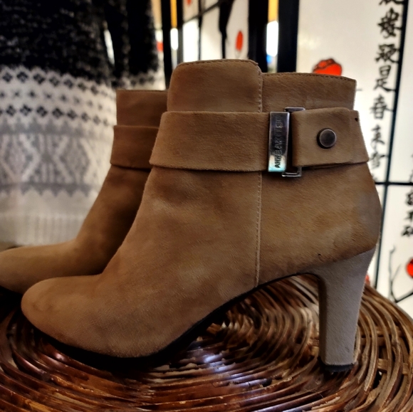 ANNE KLEIN AK7 SERNIO LEATHER FLEX ANKLE BOOTIES/SIZE 6M - Picture 3 of 9